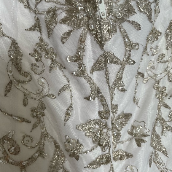 Mori Lee Wedding dress. Color white. Size 16. - Picture 6 of 11